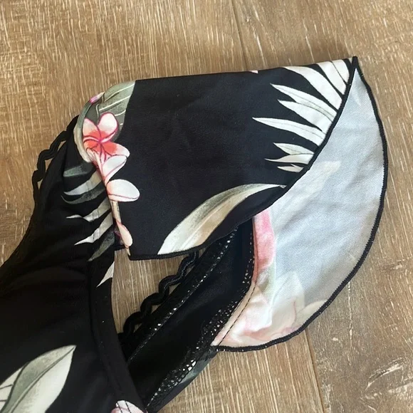 Tommy Bahama swim suit - Picture 2 of 4